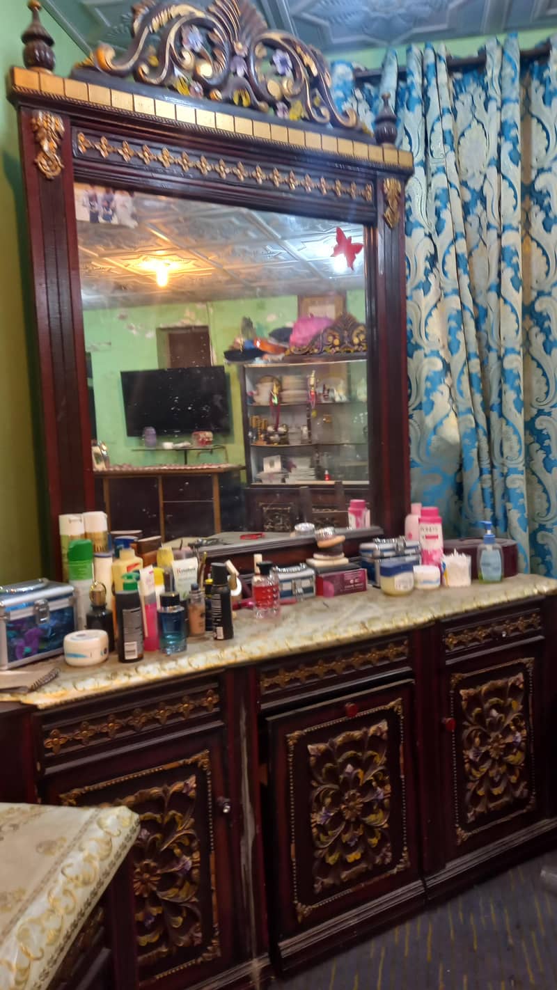 dressing and show case 1