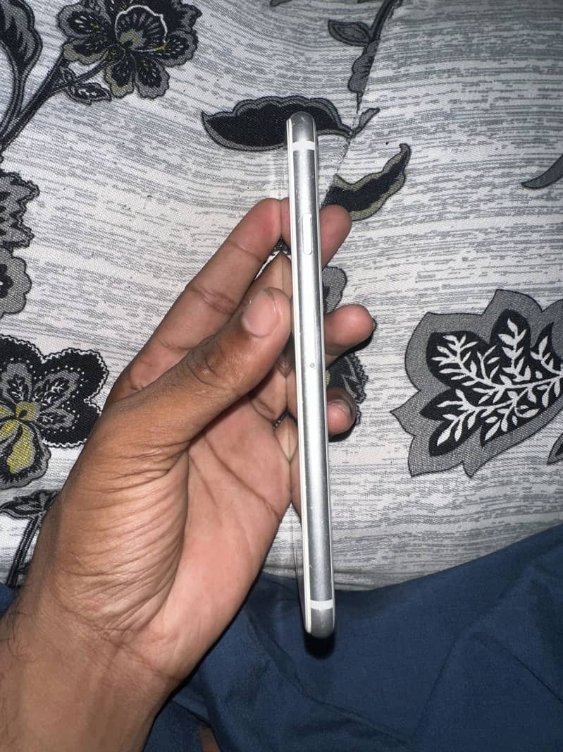 Apple iPhone 8 0
