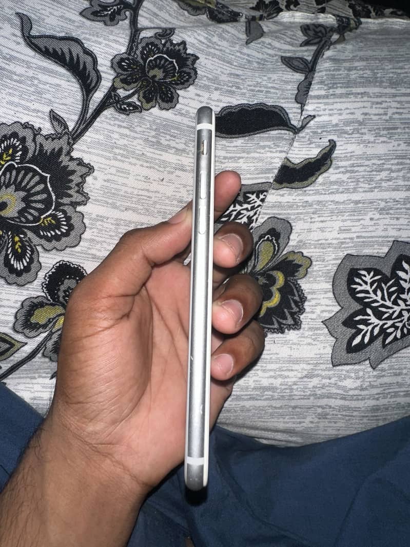 Apple iPhone 8 4