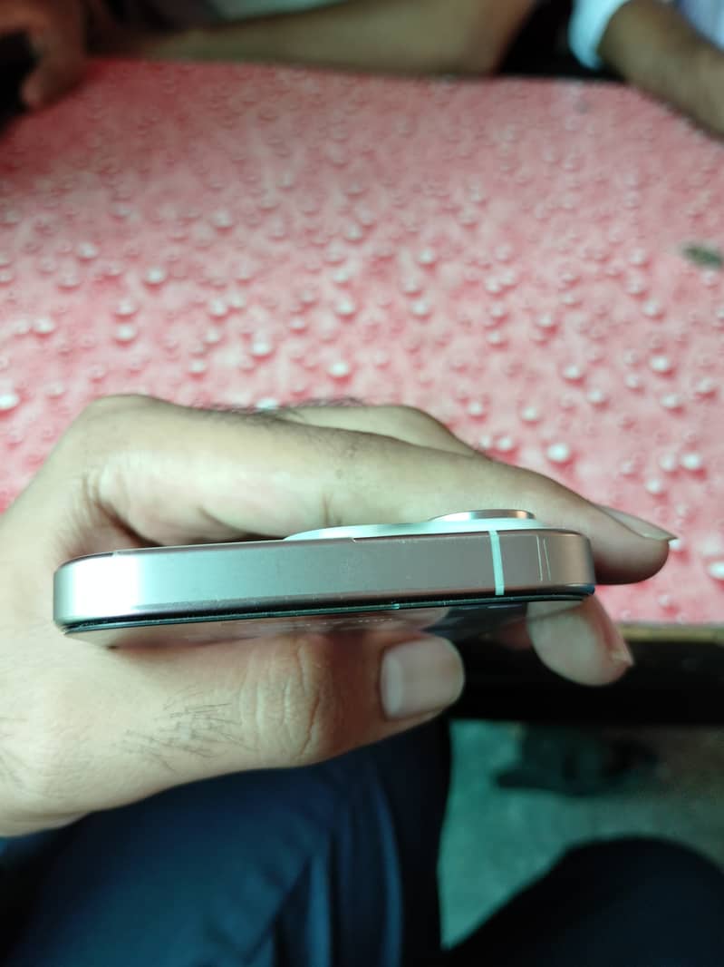 Apple iPhone 15 Pro 3