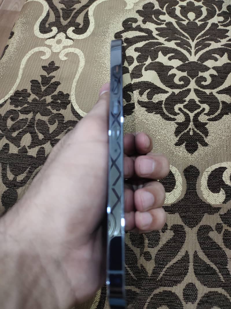 iphone 13 pro max 4