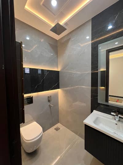 5 MARLA UPPER PORTION AVAILABLE FOR RENT IN EDEN BOULEVARD SOCIETY COLLEGE ROAD LAHORE