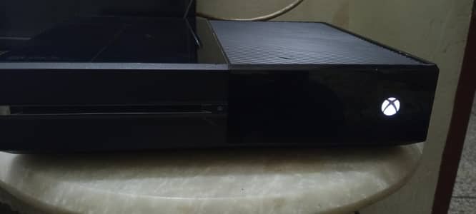Xbox one 500 gb with 5 game's