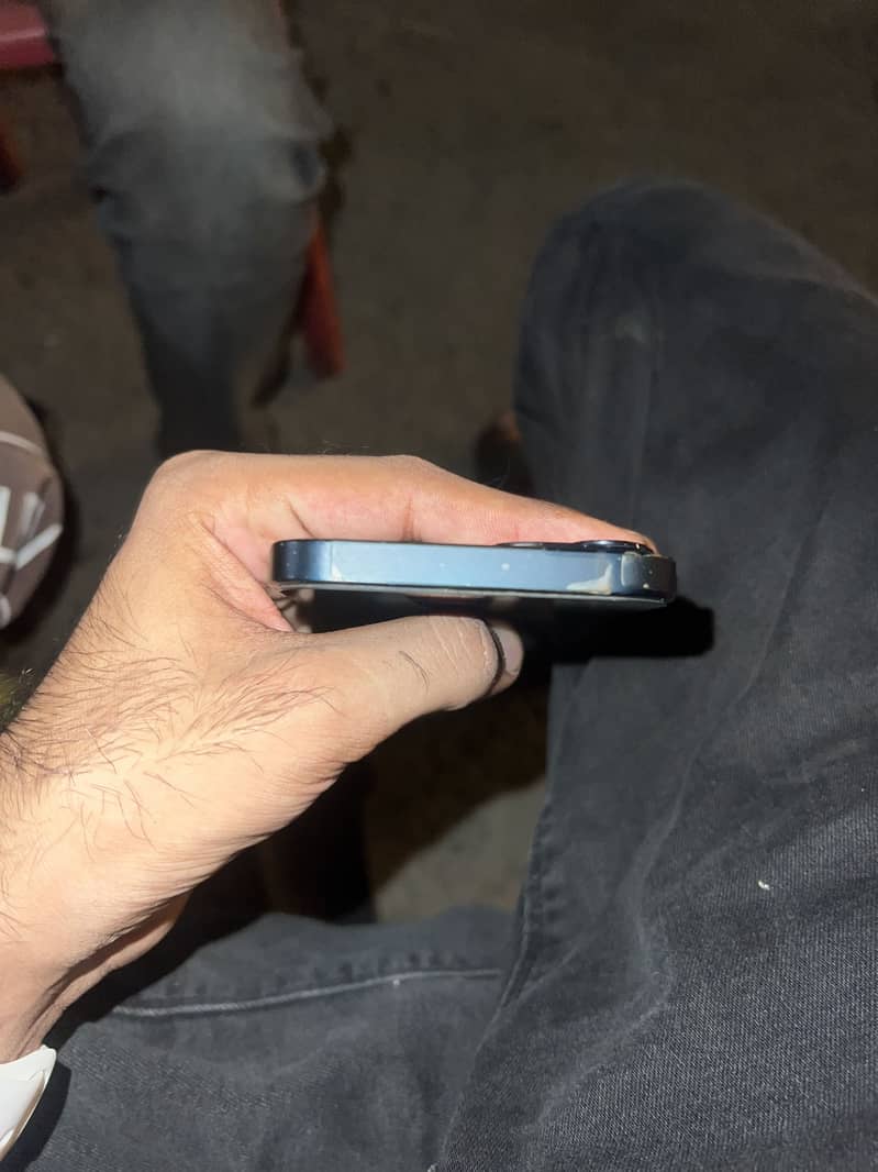 Apple iPhone 13 0