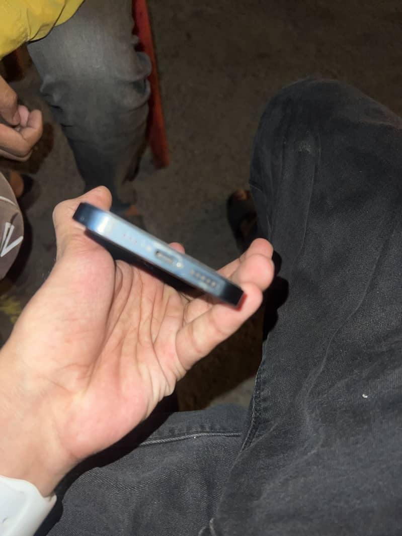 Apple iPhone 13 1