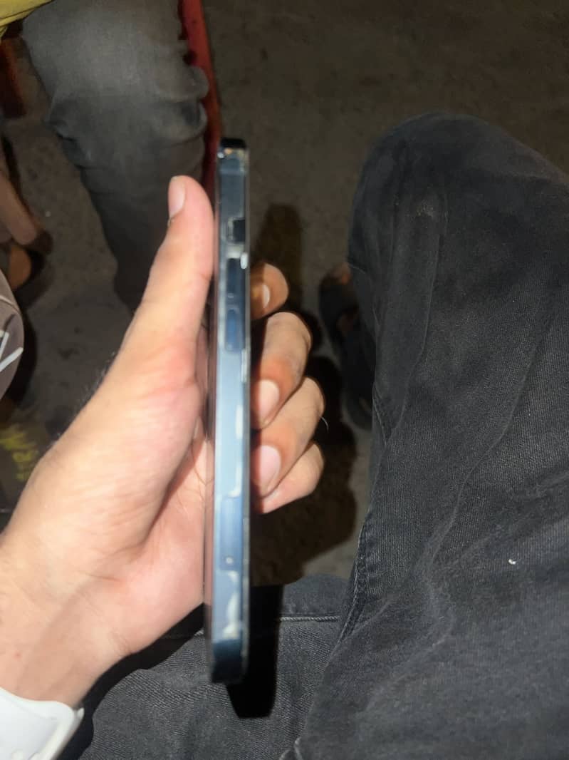 Apple iPhone 13 2