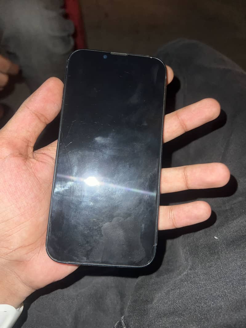 Apple iPhone 13 4