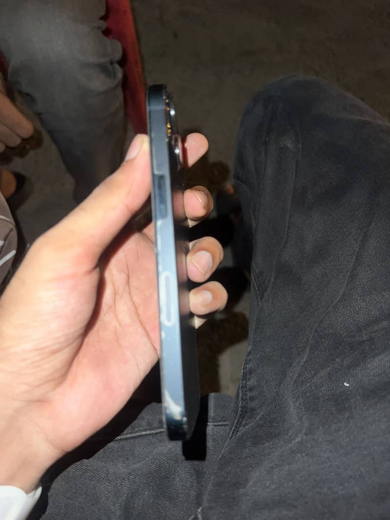 Apple iPhone 13 5