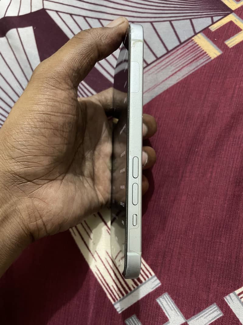 Apple iPhone 15 4