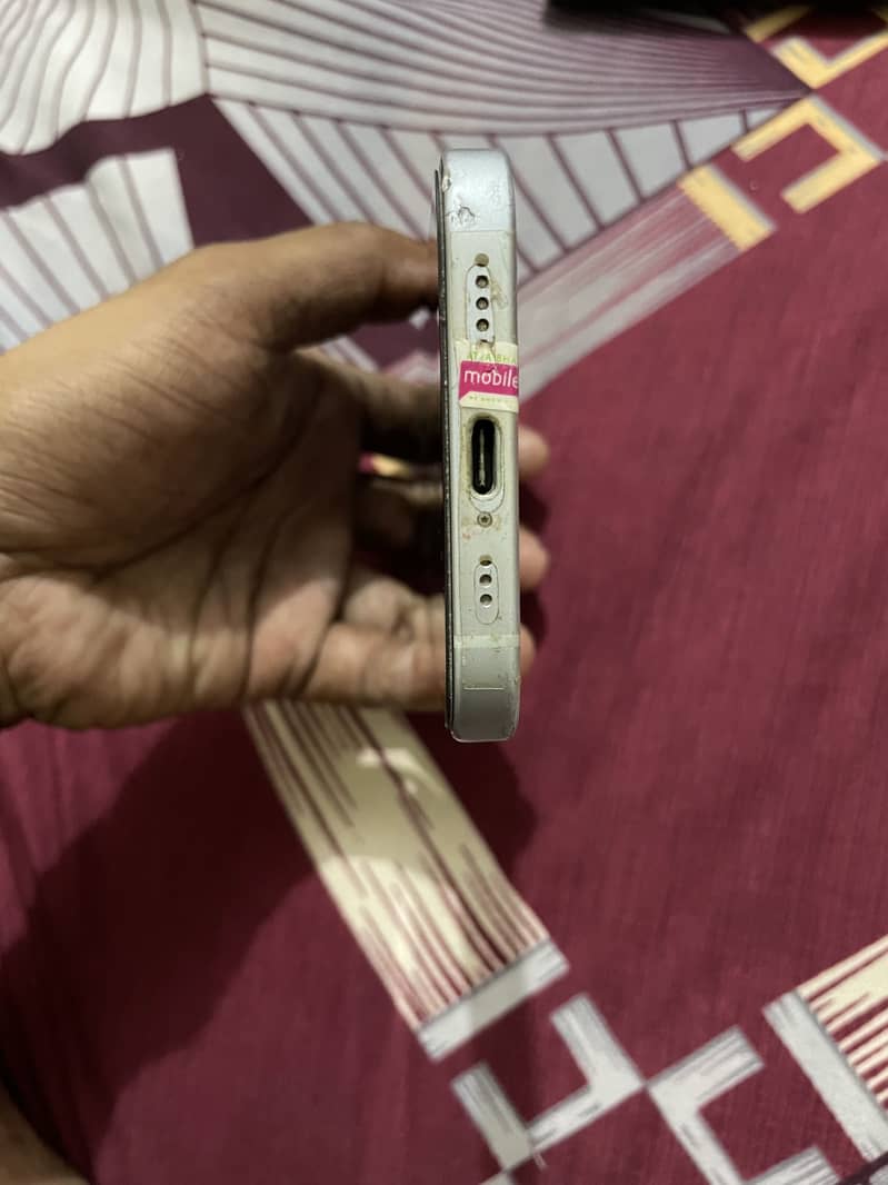 Apple iPhone 15 7