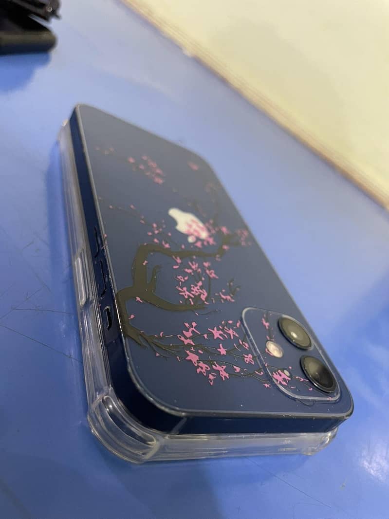 Apple iPhone 12 7