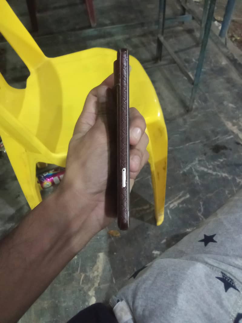 Google Pixel 8 4