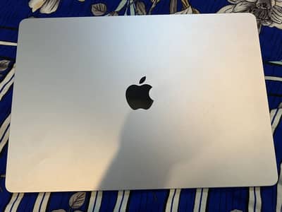 MacBook Air m5 15inches starlight color
