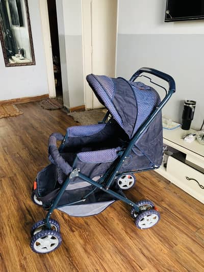 imported pram  10/10 condition baby pram/ stroller