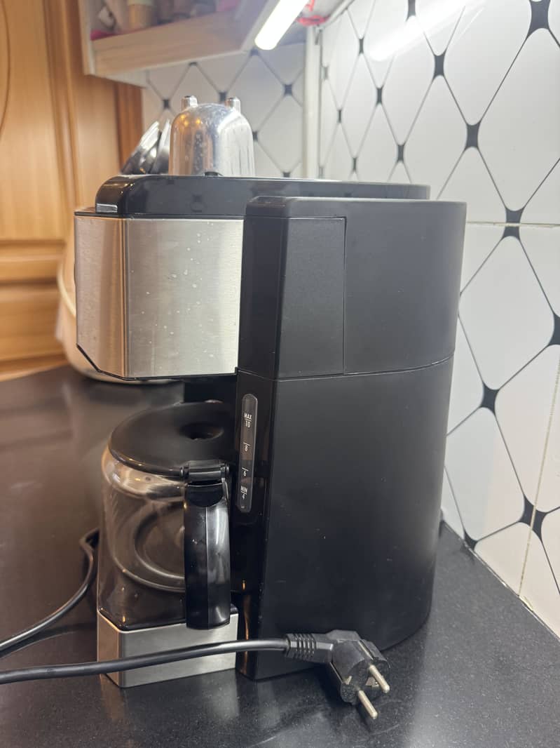 De'Longhi BCO420 Coffee Machine 2