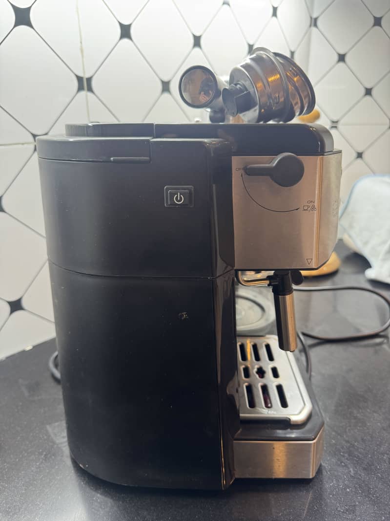 De'Longhi BCO420 Coffee Machine 3