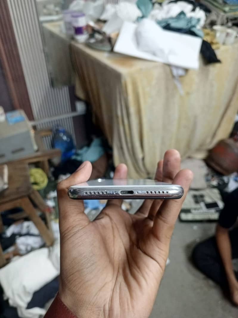 Apple iPhone X 3