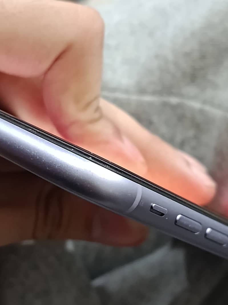 Apple iPhone 11 3