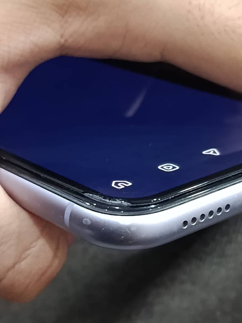 Apple iPhone 11 4