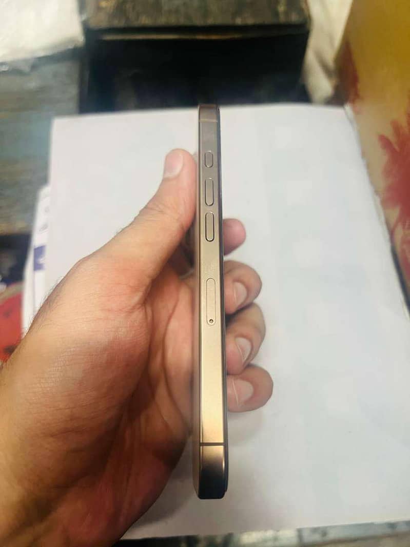 Apple iPhone 16 Pro 1