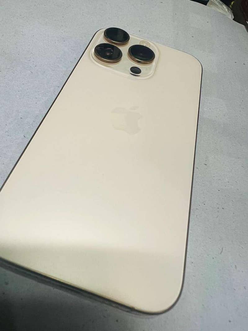 Apple iPhone 16 Pro 2