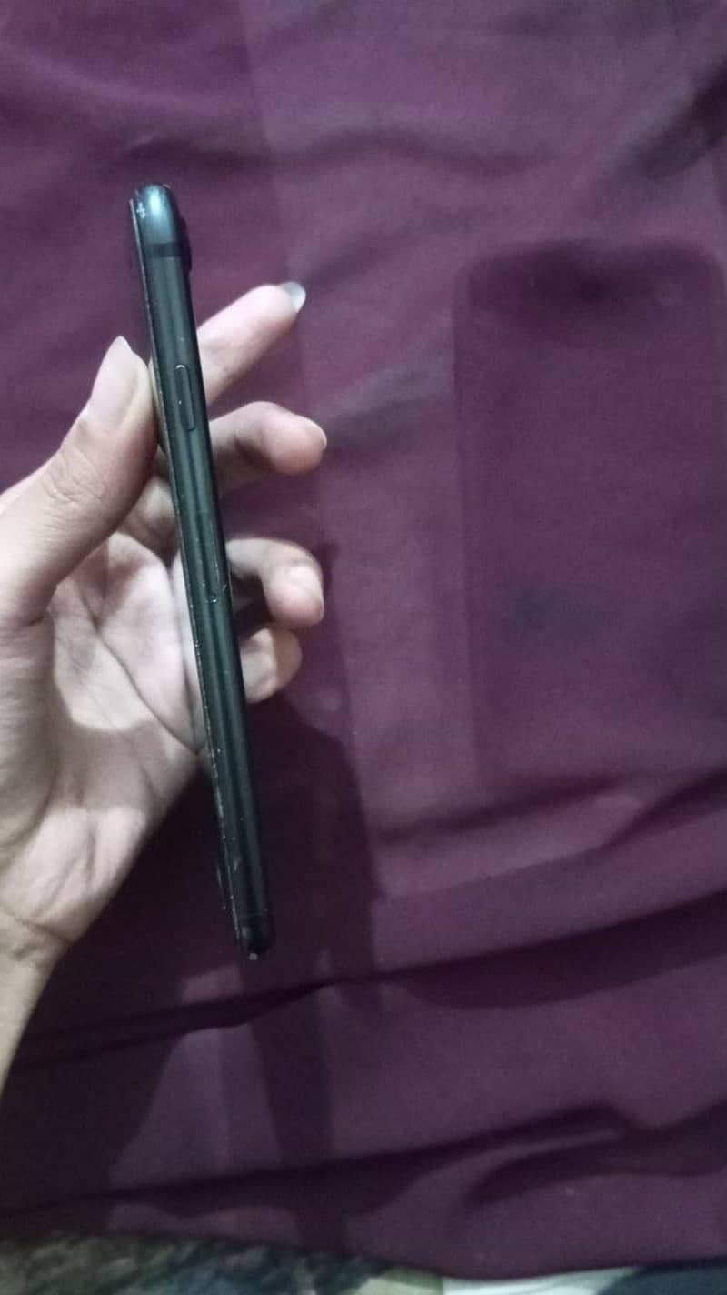 Apple iPhone 7 3