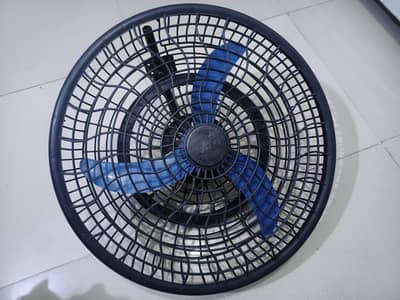 12 watt wale 2 fans available for sell