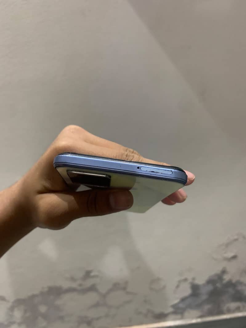 Mobile complete name??????. . 3