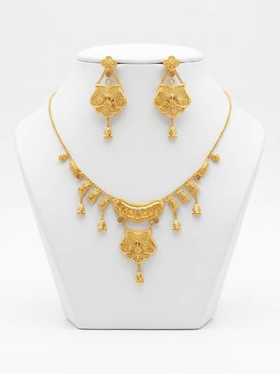 22 KARAT NECKLACE SET IN USED LIKE NEW HAMZA JEWELLERS