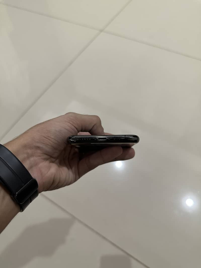 Apple iPhone XS 1
