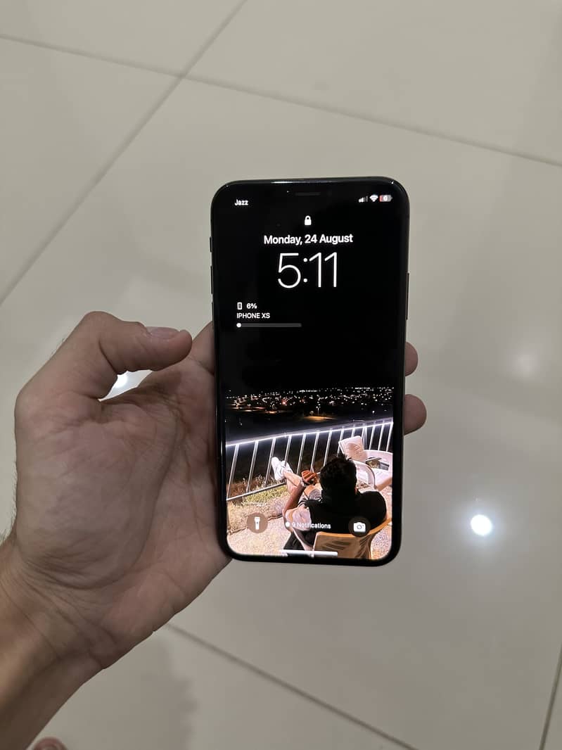 Apple iPhone XS 4
