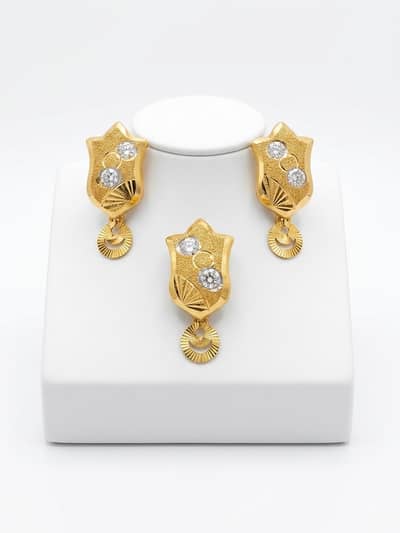 ONE AND ONLY USED GOLD JEWELLERY STORE JEWELLERY USED BUT LIKE NEW