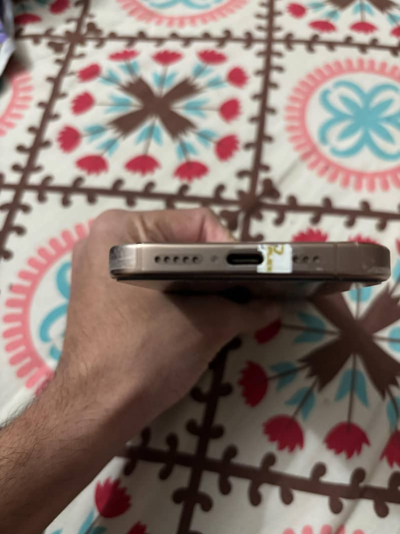 Apple iPhone 16 Pro 5