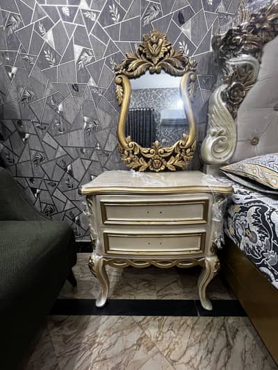 Complete king size bed and seti