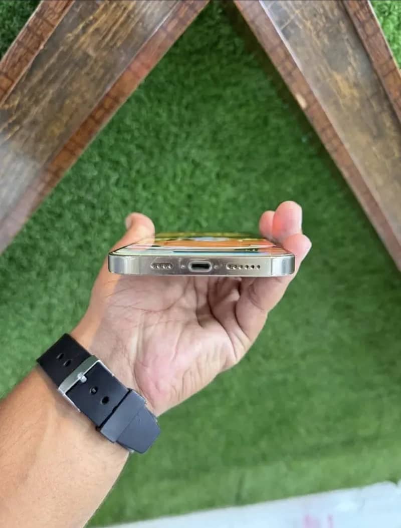 Apple iPhone 14 Pro Max 7