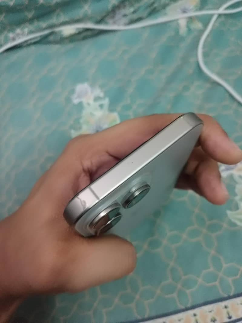 Apple iPhone 15 Pro Max 4