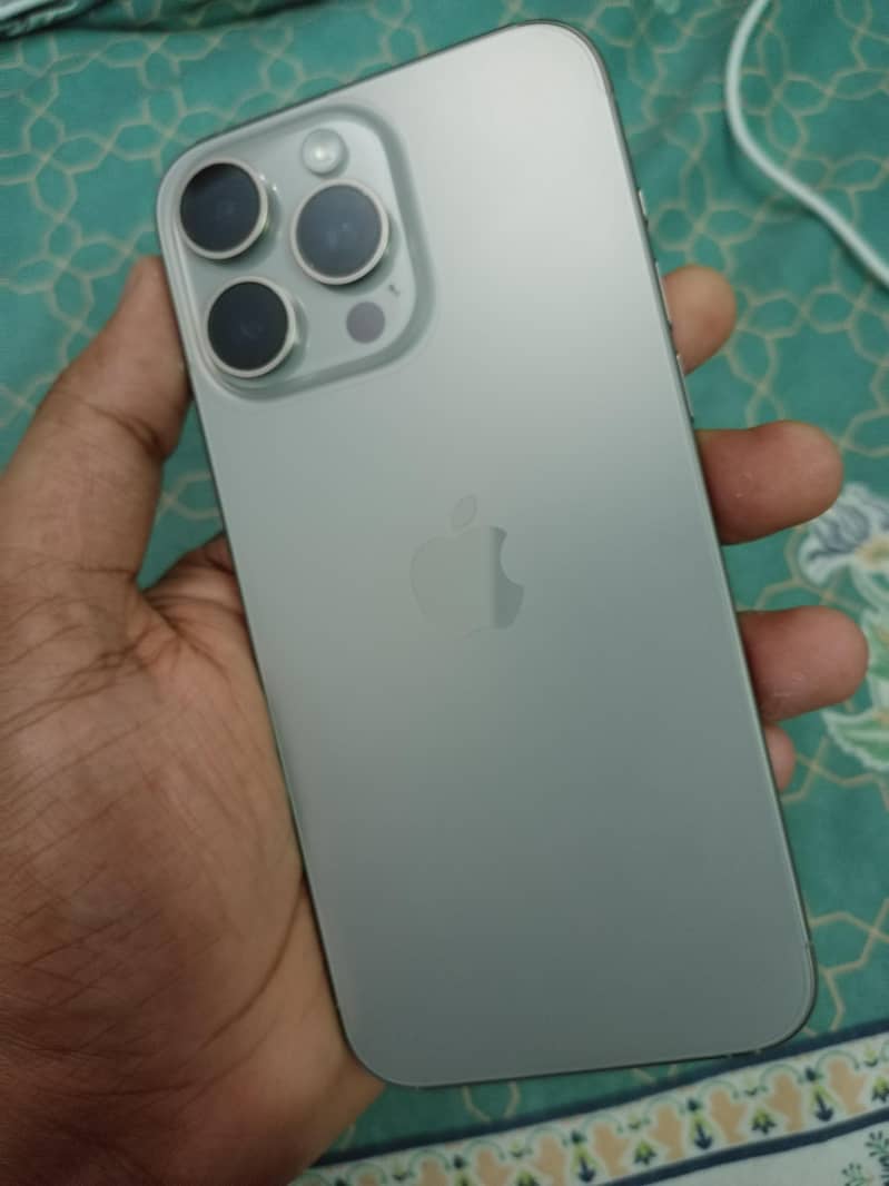 Apple iPhone 15 Pro Max 6