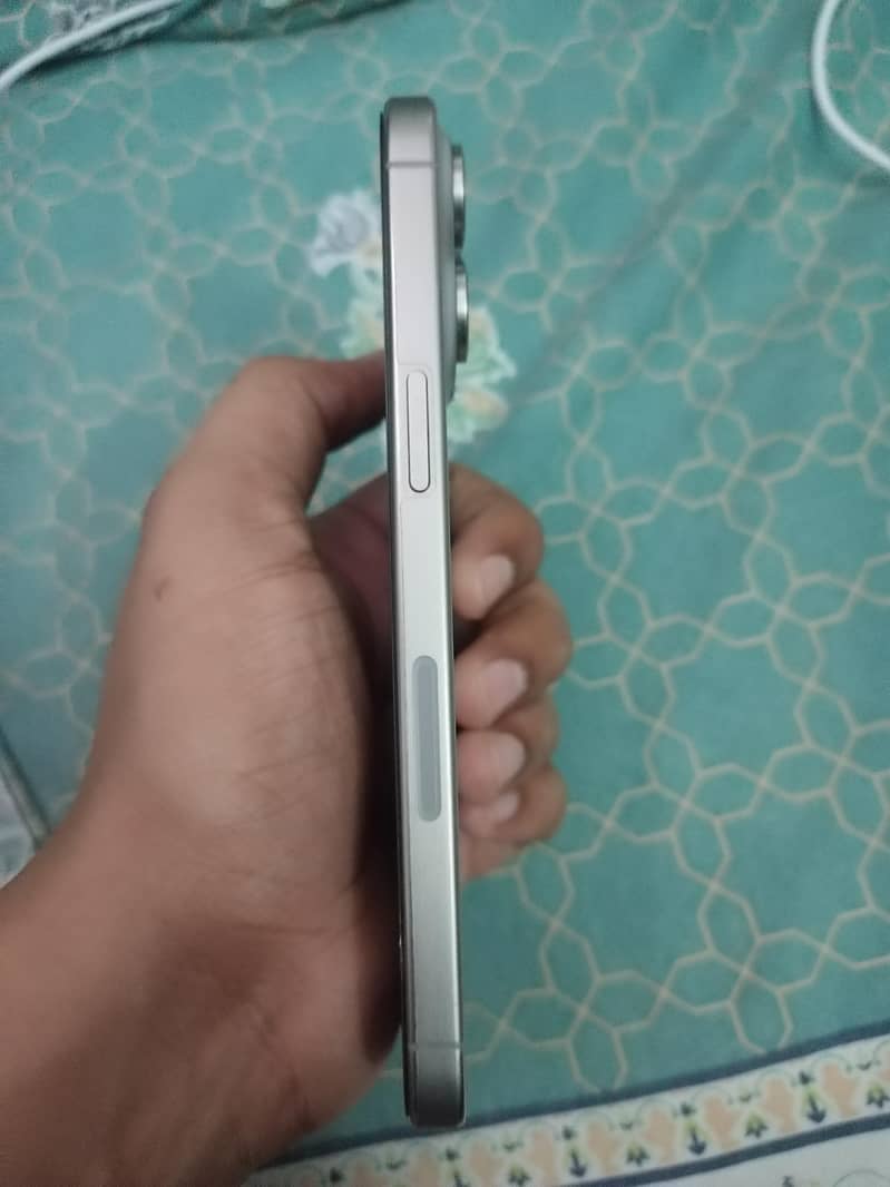Apple iPhone 15 Pro Max 7