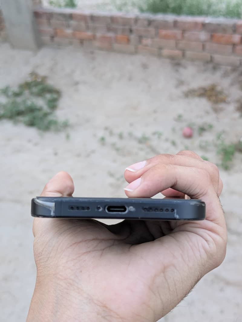 Apple iPhone 16 Pro Max 3