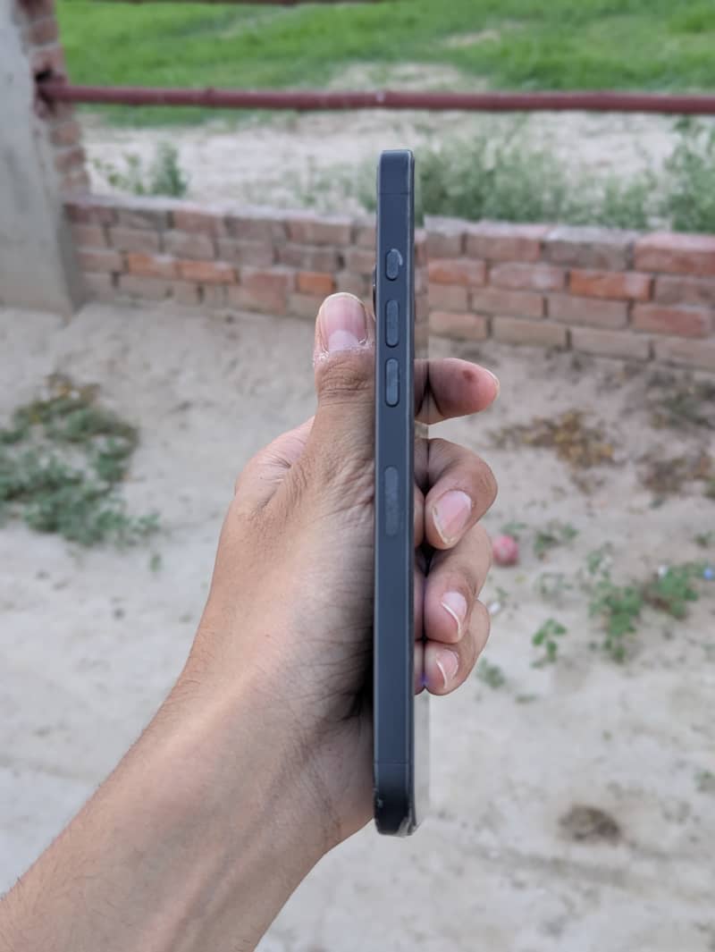Apple iPhone 16 Pro Max 4