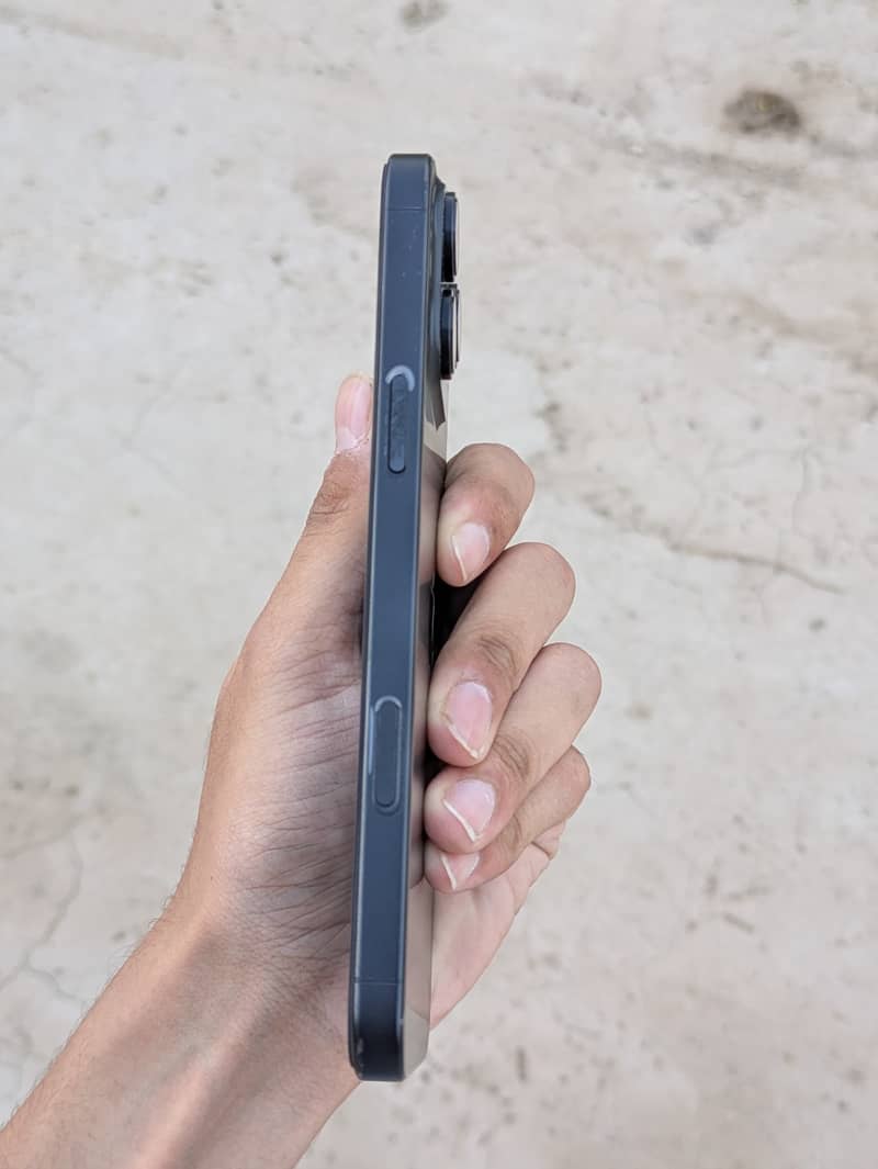 Apple iPhone 16 Pro Max 5