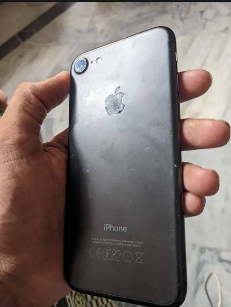 Apple iPhone 7 0