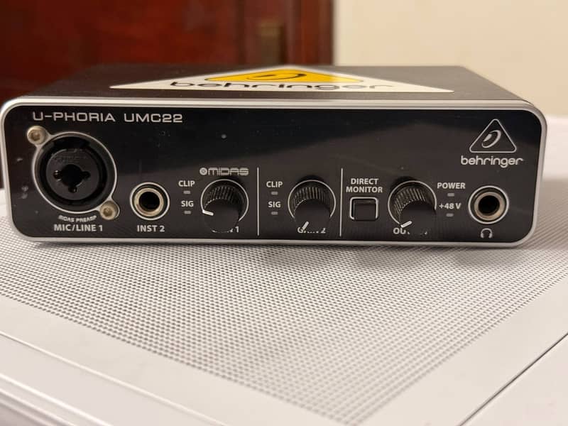 Behringer UMC22 USB Audio Interface 1