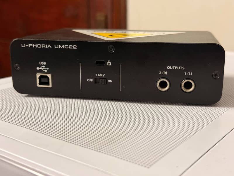 Behringer UMC22 USB Audio Interface 2