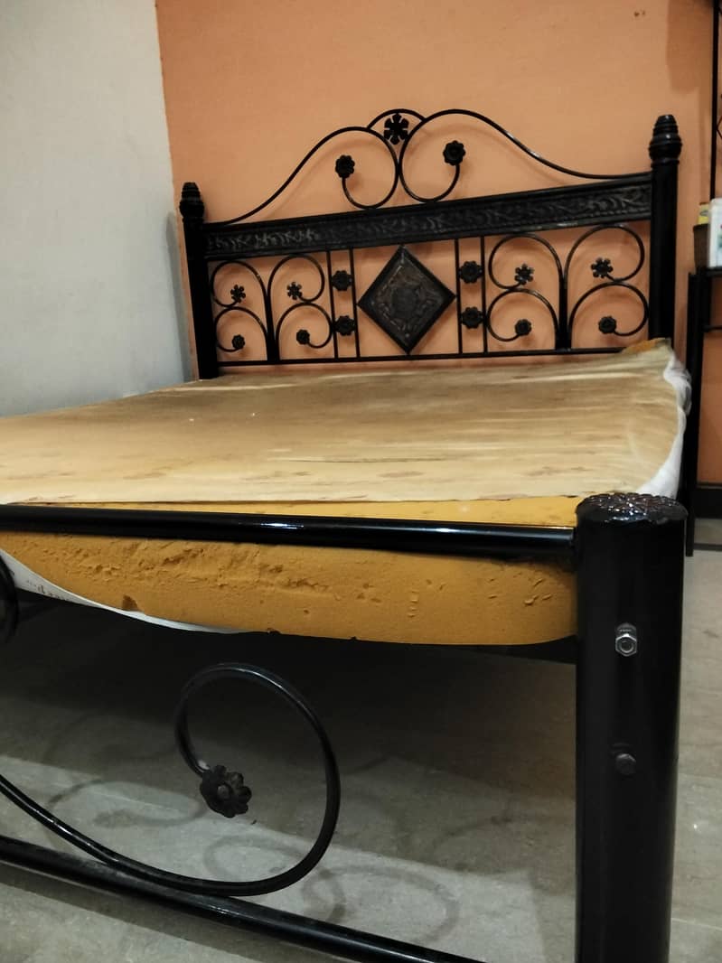 iron bed 0