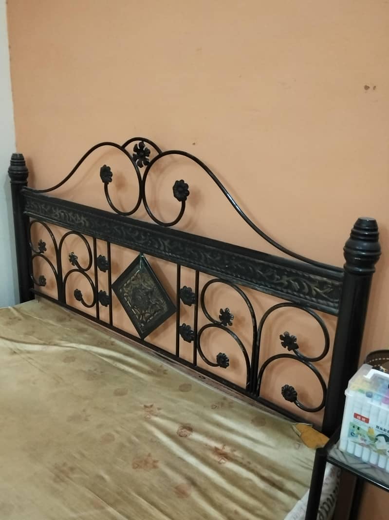 iron bed 1