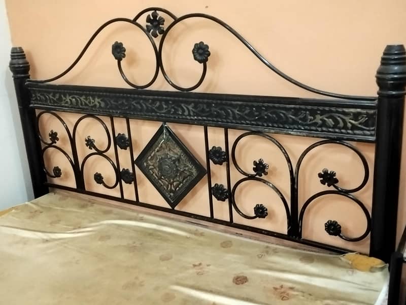 iron bed 8