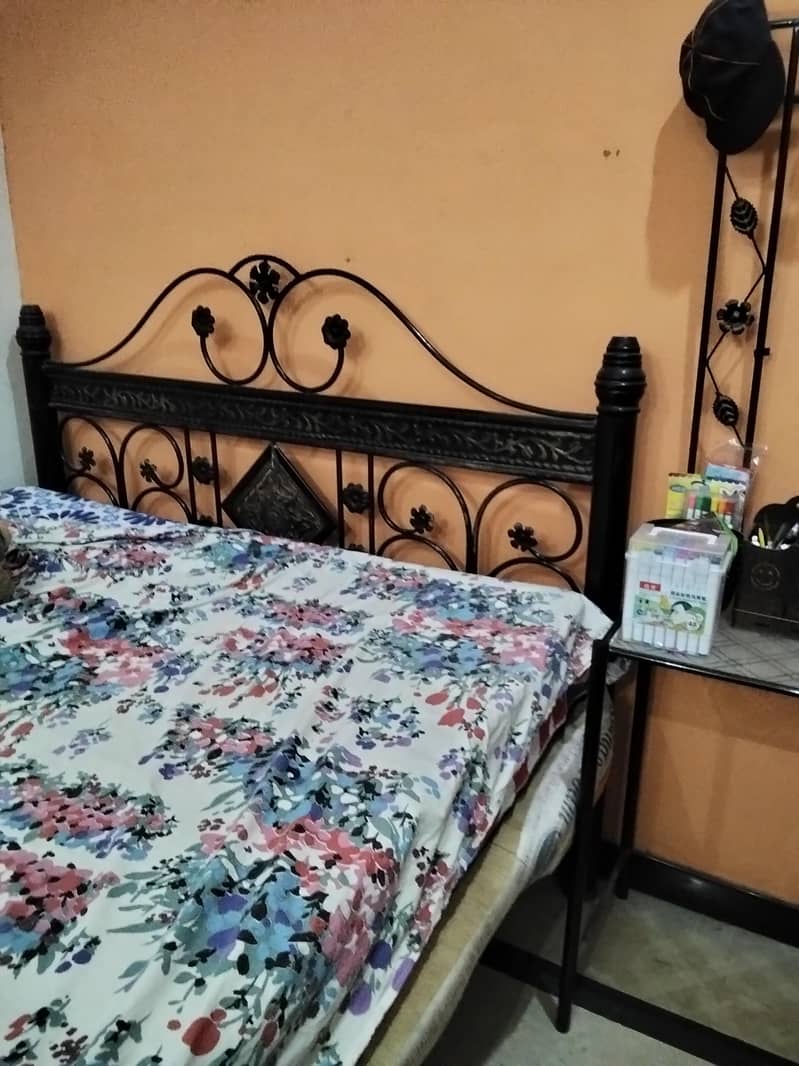 iron bed 10