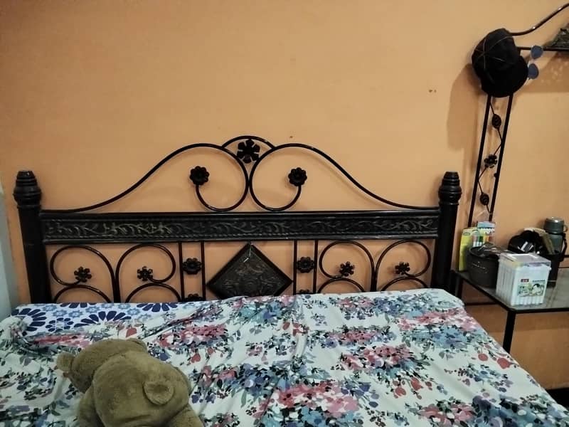 iron bed 11