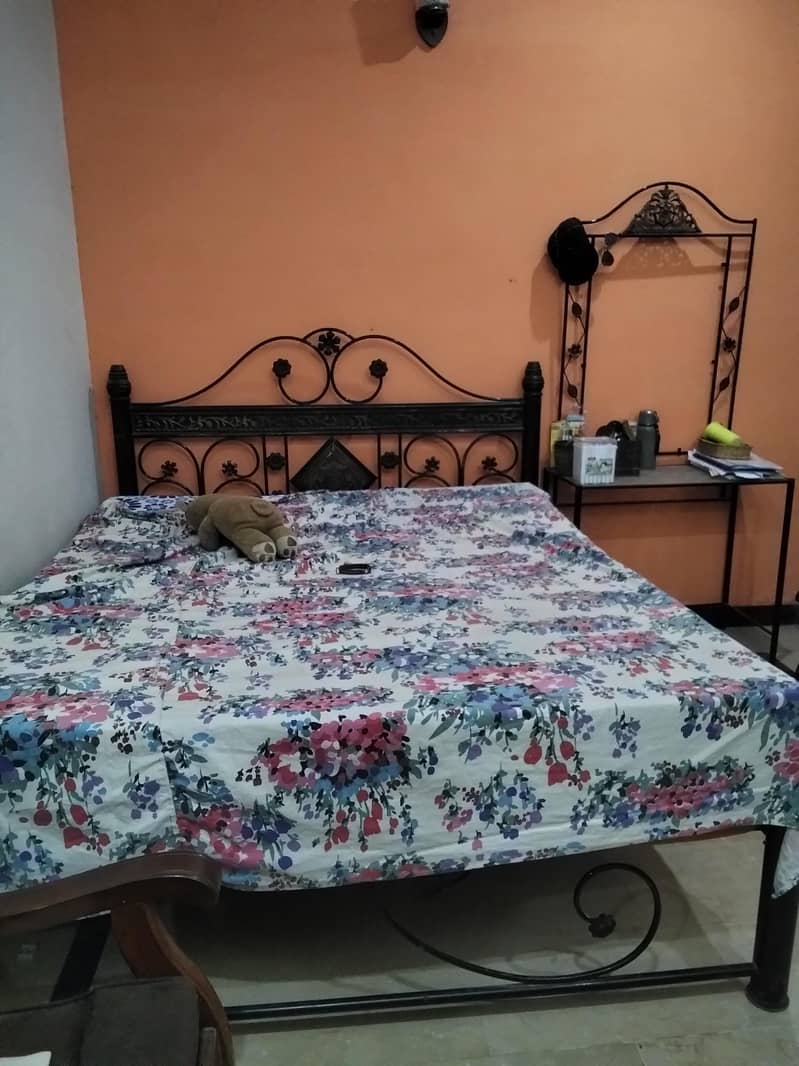 iron bed 12